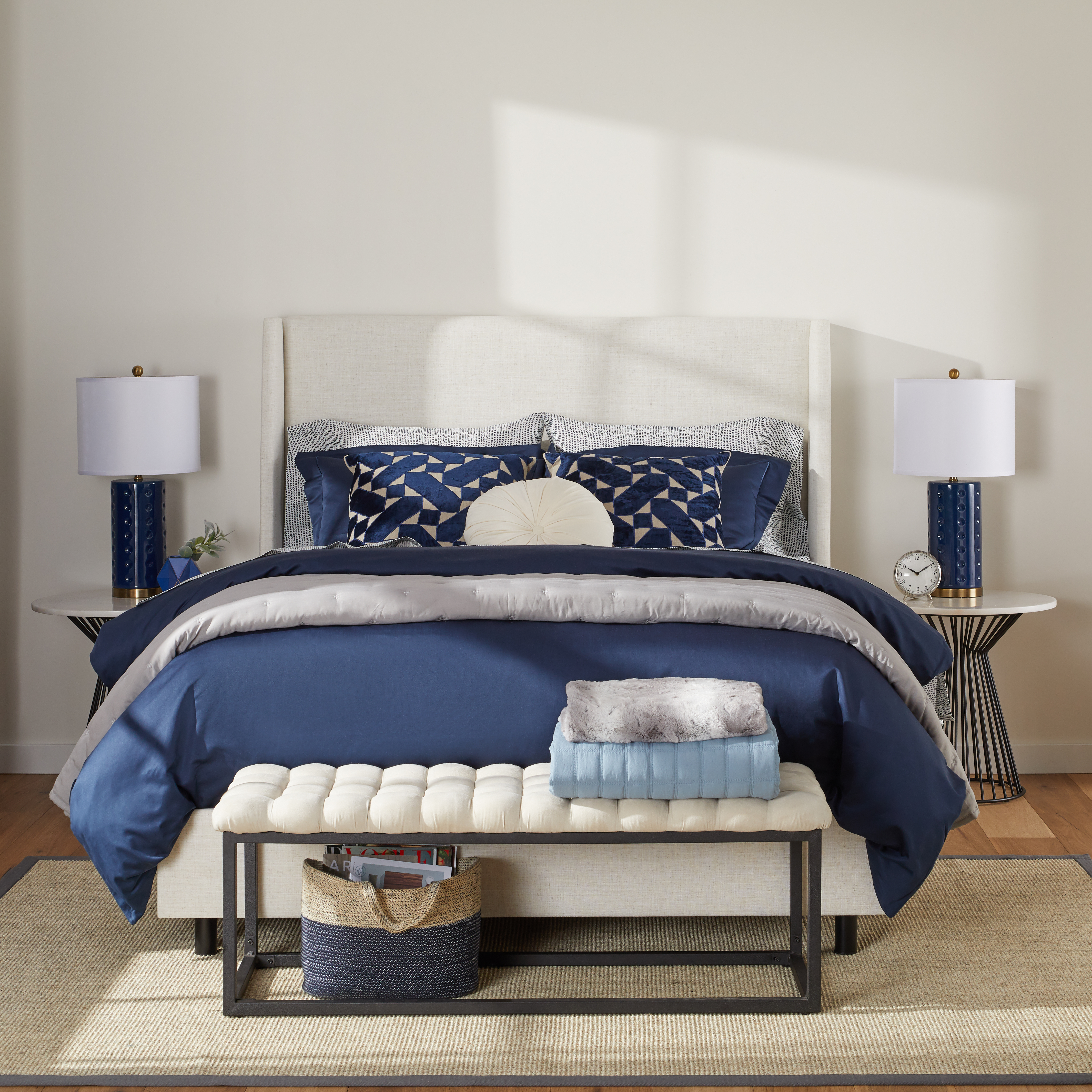 Classic Way To Arrange Pillows on A Queen Bed