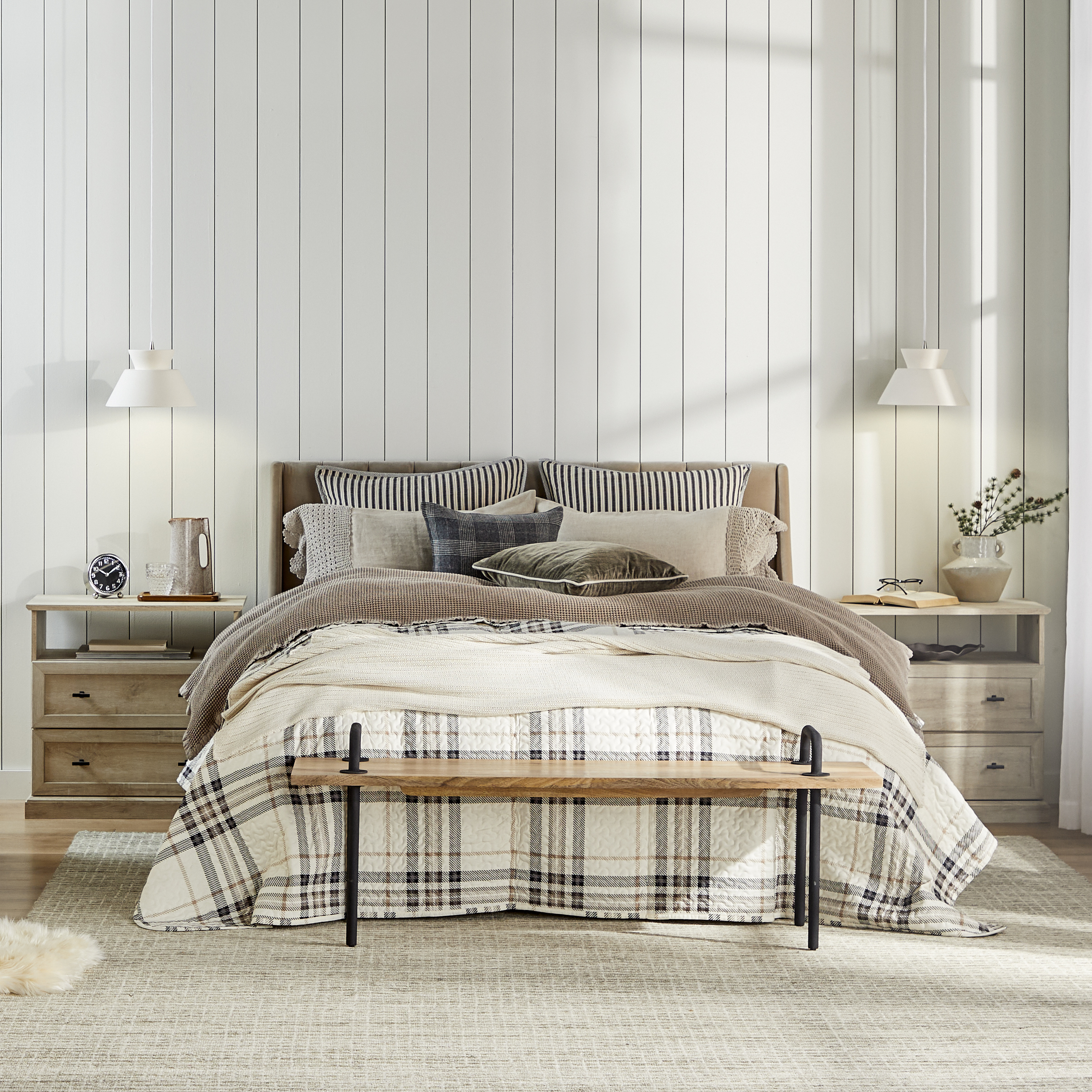 How To Arrange Pillows On A King Bed 