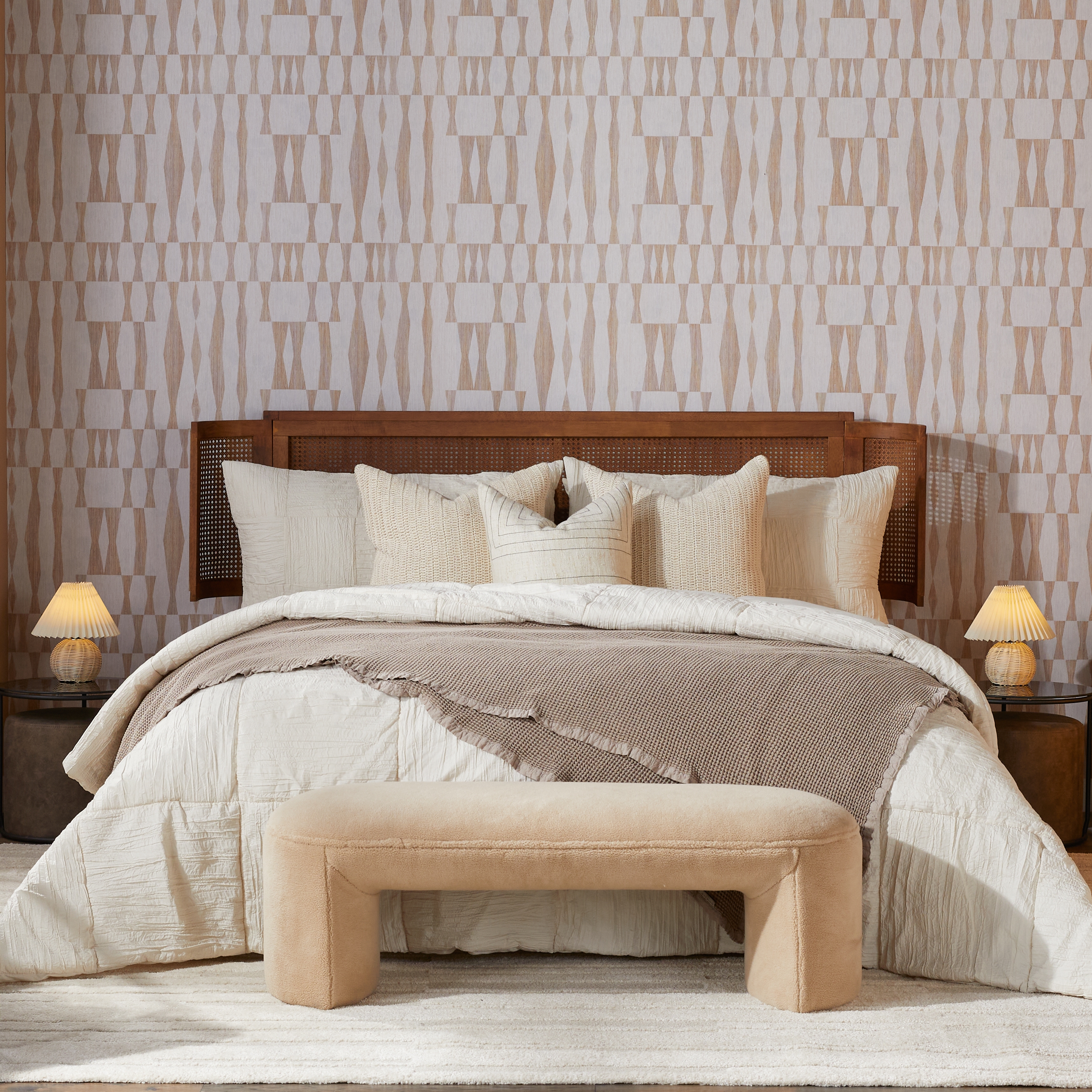 How to Arrange Pillows on a Bed