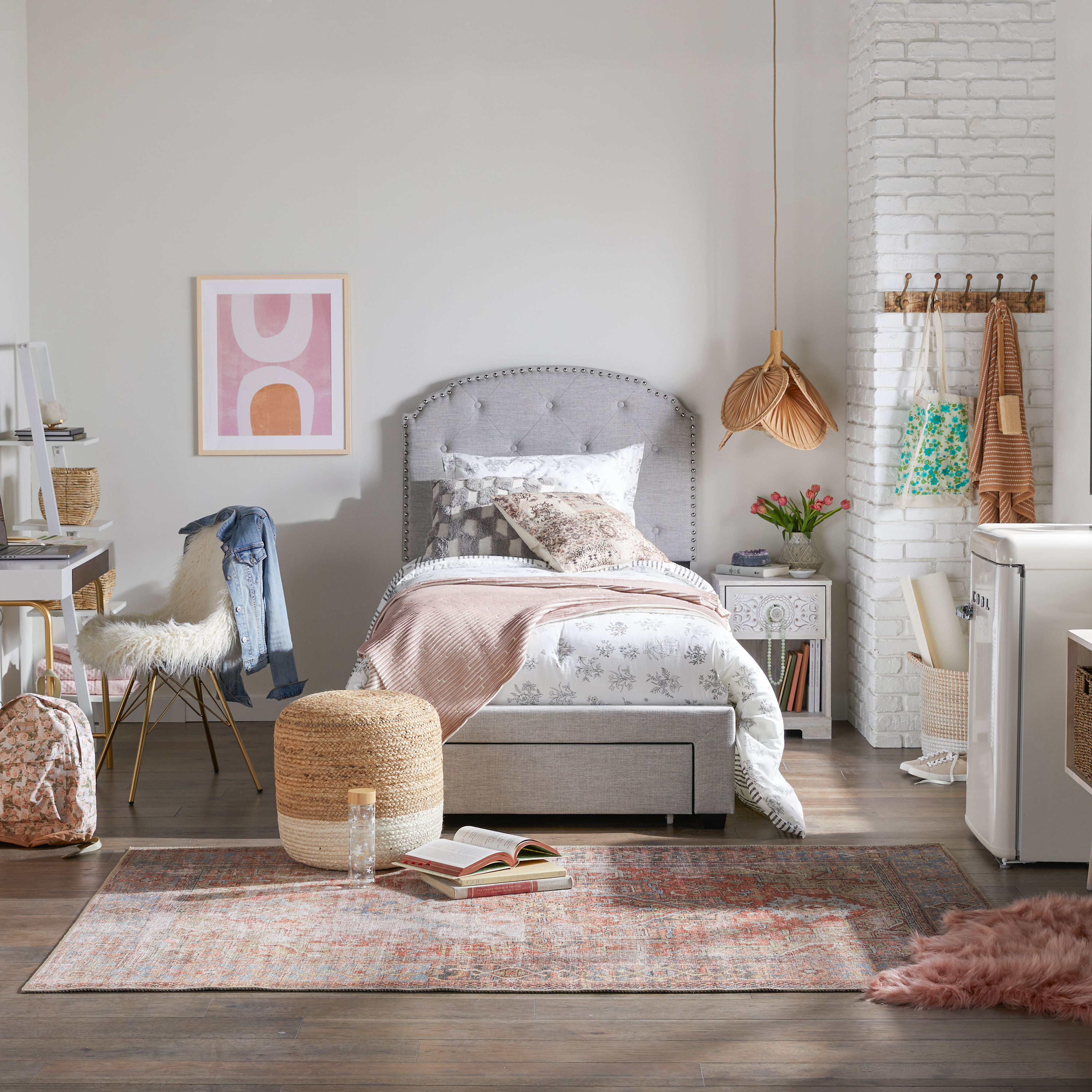 Simple and Romantic Pillow Organization for a Twin Bed 