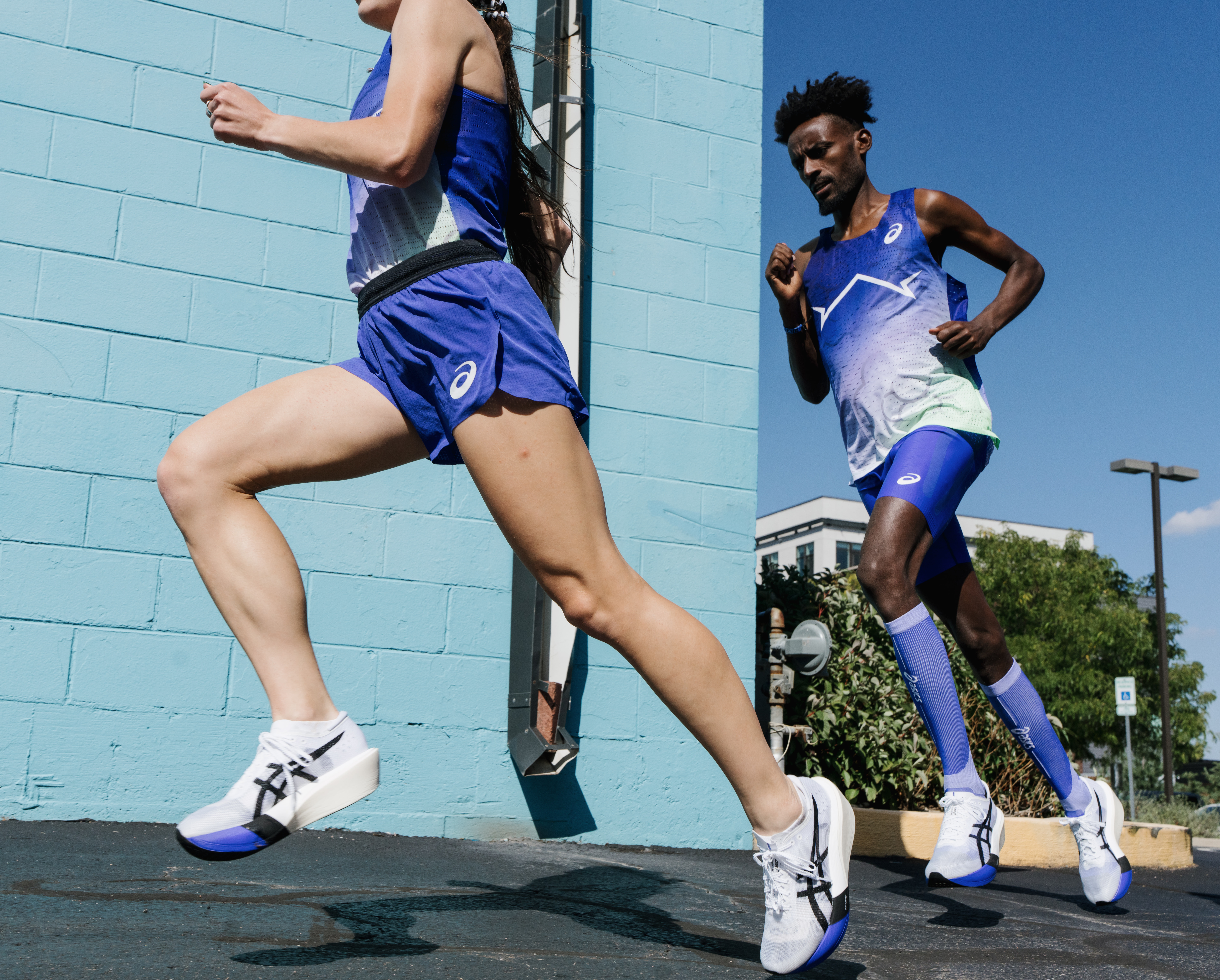 ASICS グレー セットアップ　ランニングジャージ　テック ASICS（アシックス） ジャージ メンズ 上下 ブランド セットアップ