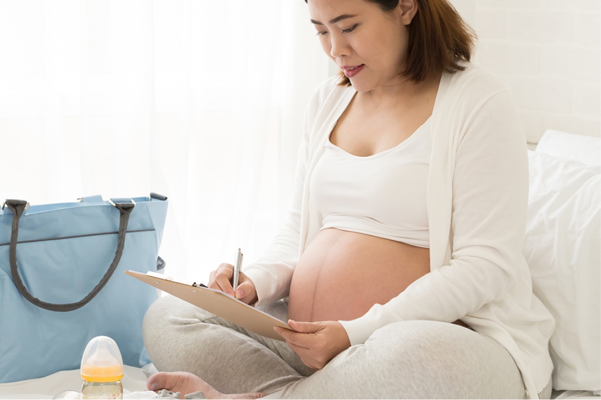 What do I pack in a pregnancy hospital bag? Essential Checklist