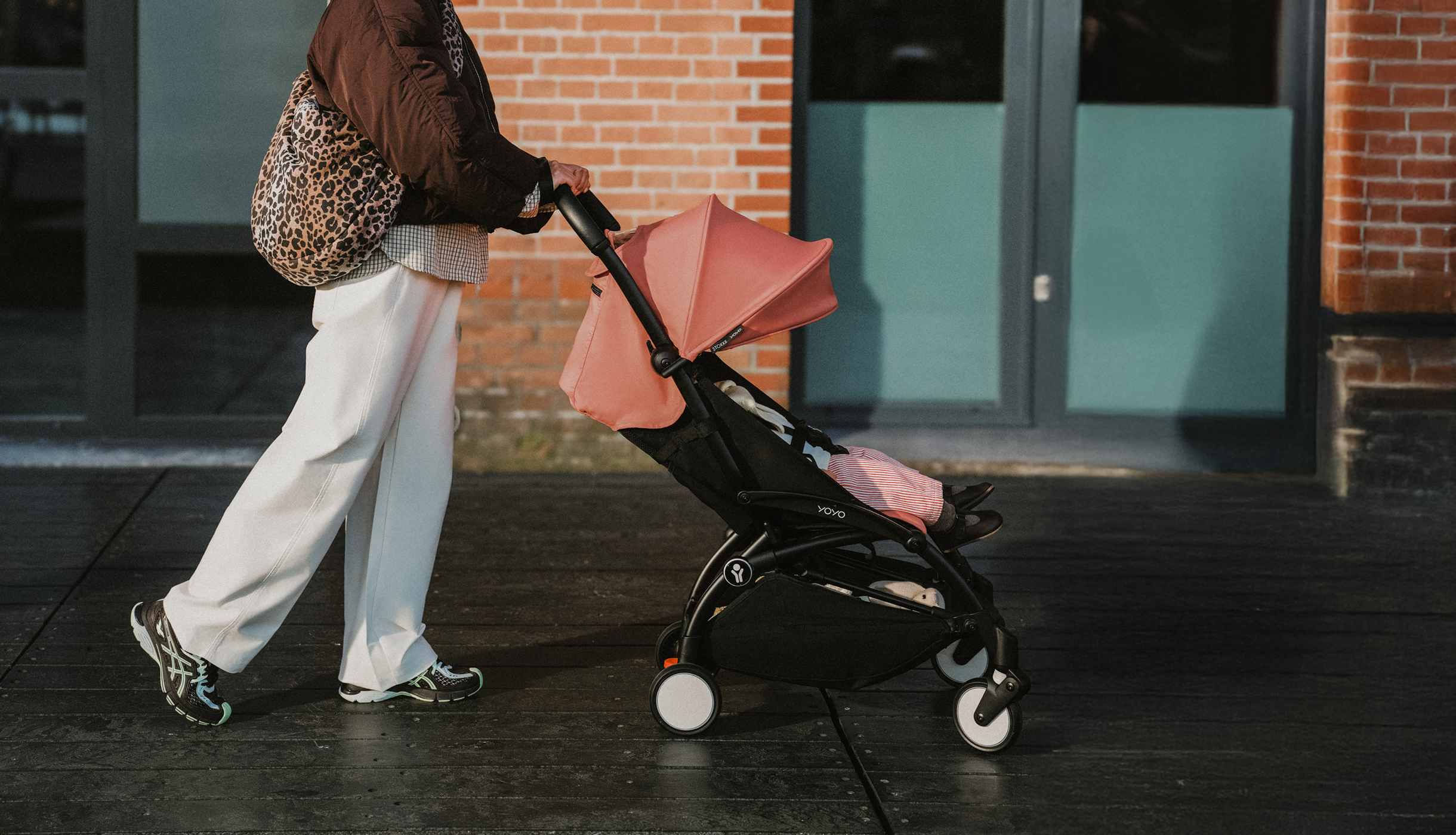 folding uppababy vista with rumble seat V3 Stroller + RumbleSeat V3 - Convertible Single-to-Double Stroller System - Toddler Seat, RumbleSeat Accessory, Adapters Included Size:23x16x12ft Basalt It’s the multitasking stroller New 4-5 seater vintage