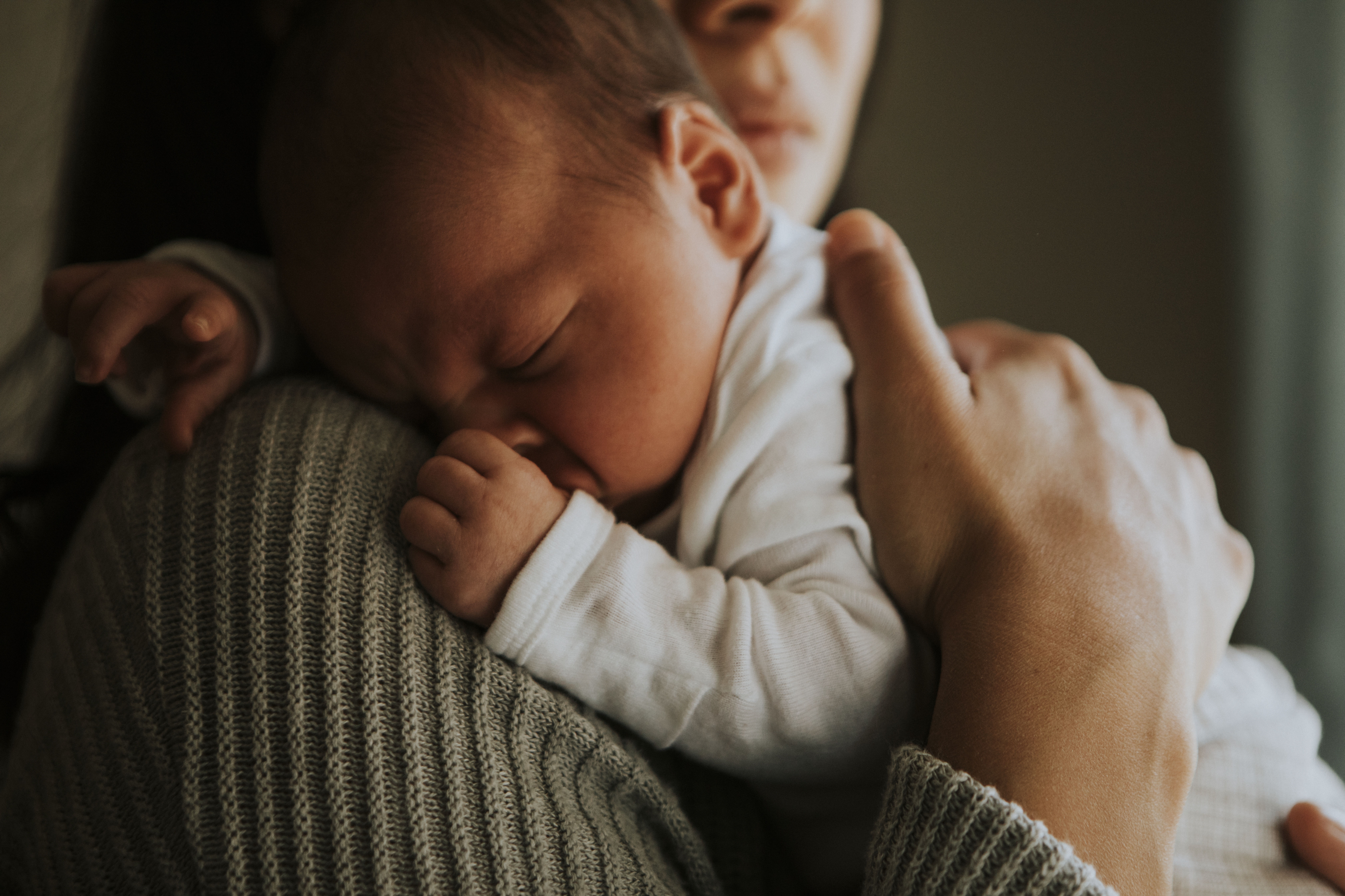Natural Ways to Alleviate Postpartum Swelling 