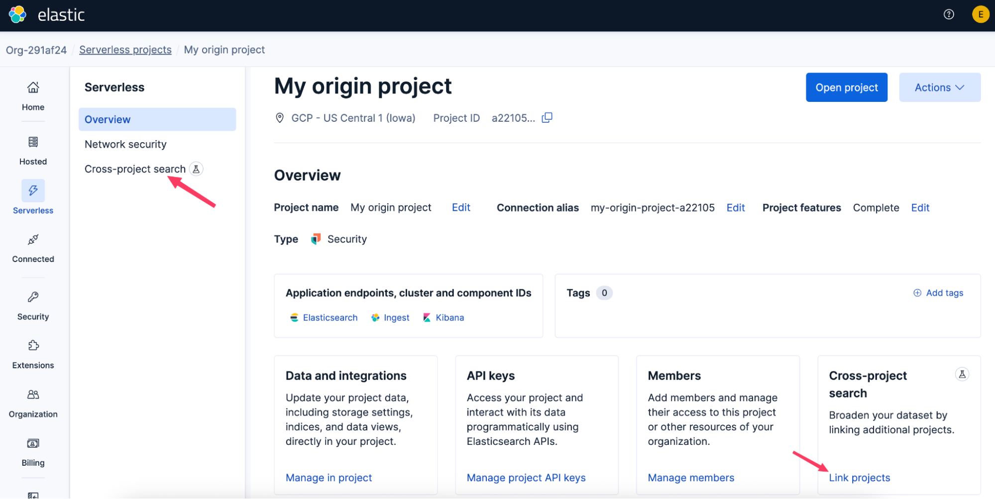 La consola de Elastic Cloud muestra la opción de búsqueda entre proyectos en la barra lateral del proyecto Serverless, con un botón de Vincular proyectos resaltado en la página de visión general del proyecto
