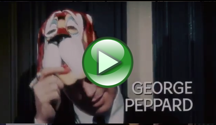 视频缩略图显示一个人手持彩色面具靠近脸部,图像上覆盖了 “GEORGE PEPPARD” 的名字(得分 0.1237)。