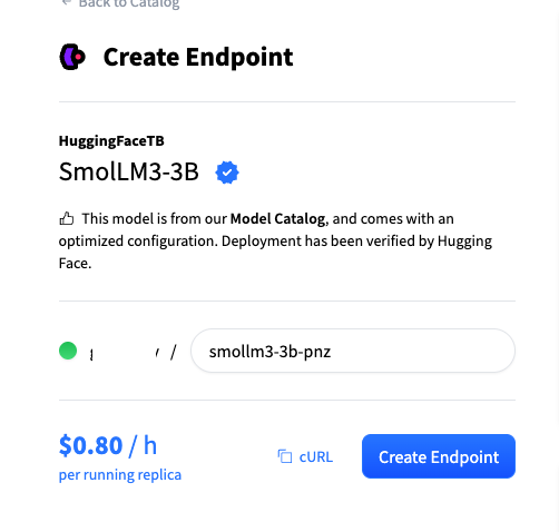 Interfaz para crear un endpoint para el modelo SmolLM3‑3B, muestra el nombre del modelo, una nota de "verificado por Hugging Face", un campo de nombre de endpoint, un costo de $0.80 por hora por réplica en ejecución, una opción de cURL y un botón de "Crear Endpoint".