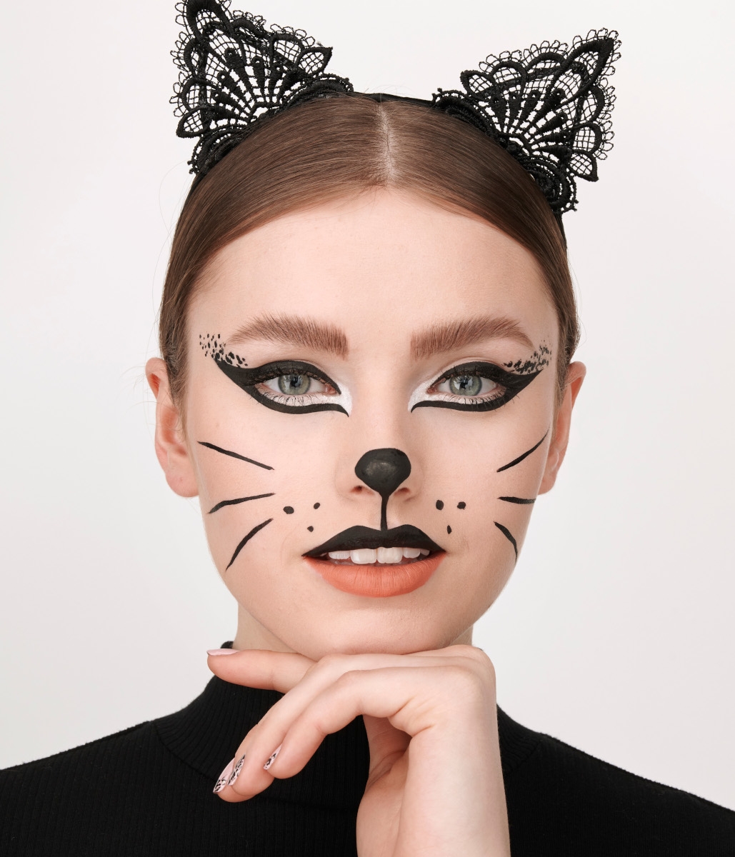 Black on sale cat makeup