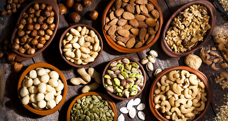 Almonds, walnuts, pumpkin seeds, and chia seeds are rich in vitamins, minerals, healthy fats, and antioxidants that support cognitive function.jpg