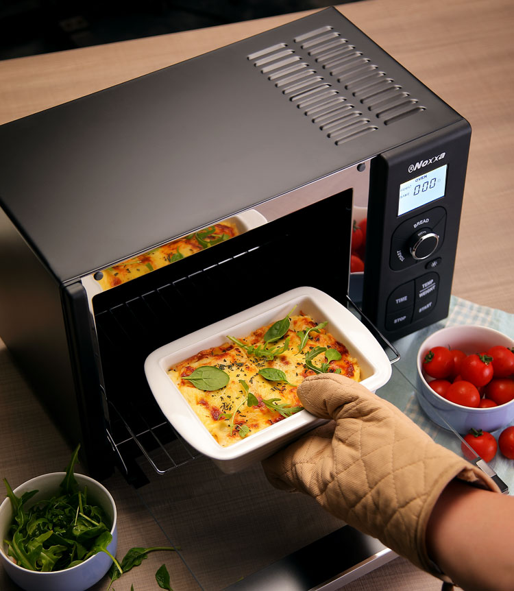 Claytan_Stoneware_Baking_Dish_&_Noxxa_BreadMaker_Oven_Toaster.jpg
