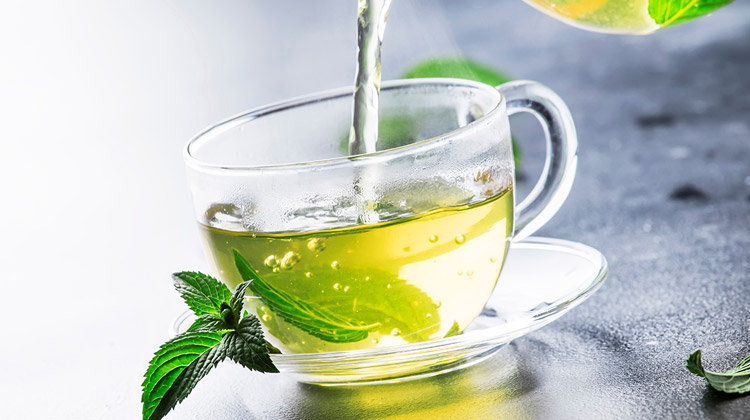 Green tea contains many health benefits and is also known to help lose weight.jpg