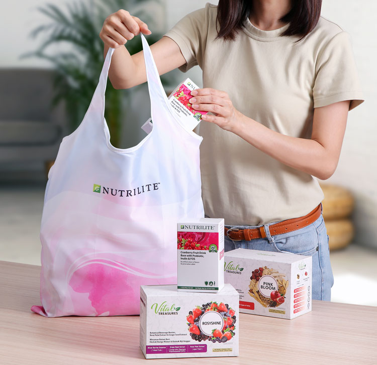 Nutrilite Sweet Delight Foldable Bag has lots of room to meet your shopping needs.jpg