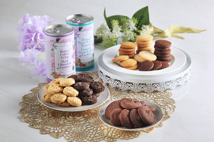 Celebrate Raya with cookies and snacks from Amway