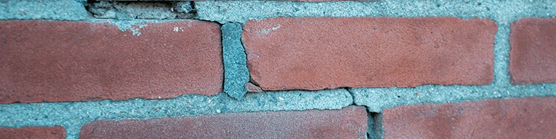 brickwork with cracked cement