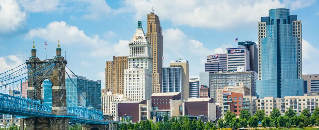 A view of the Cincinnati, OH downtown skyline