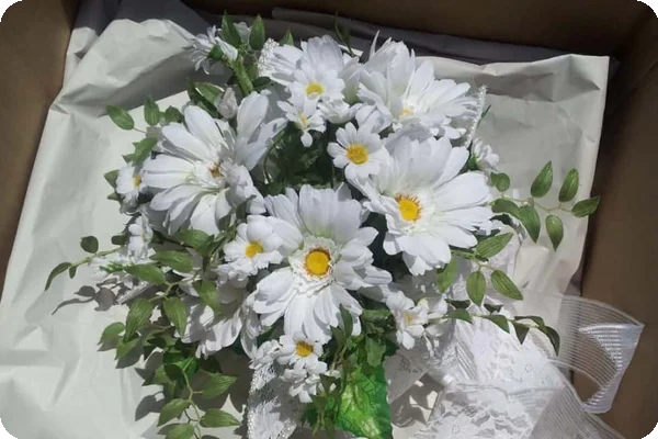 How to pack dried flower arrangements