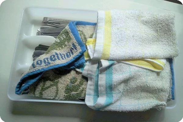 Pack Utensils With Towels