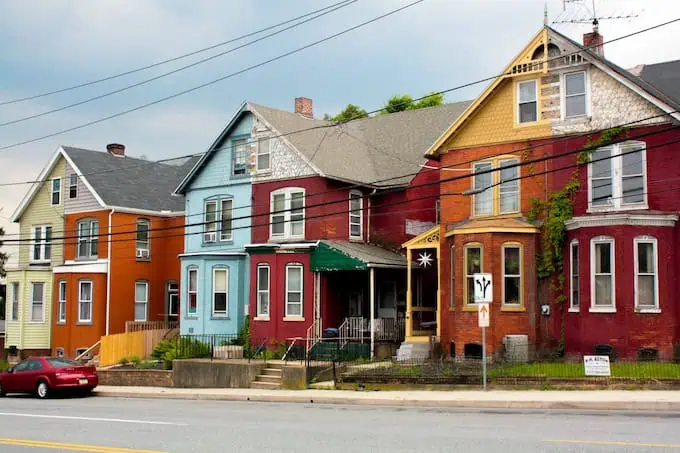 A view of a neighborhood in Lancaster, PA with colorful houses lining a residential street