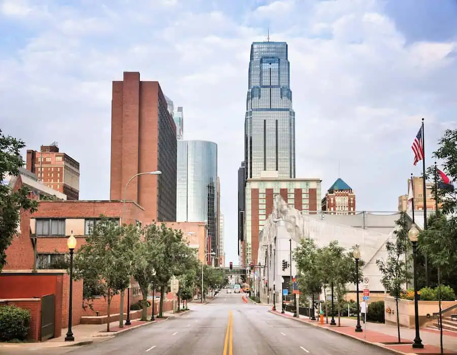 KS: Kansas City, Missouri downtown.