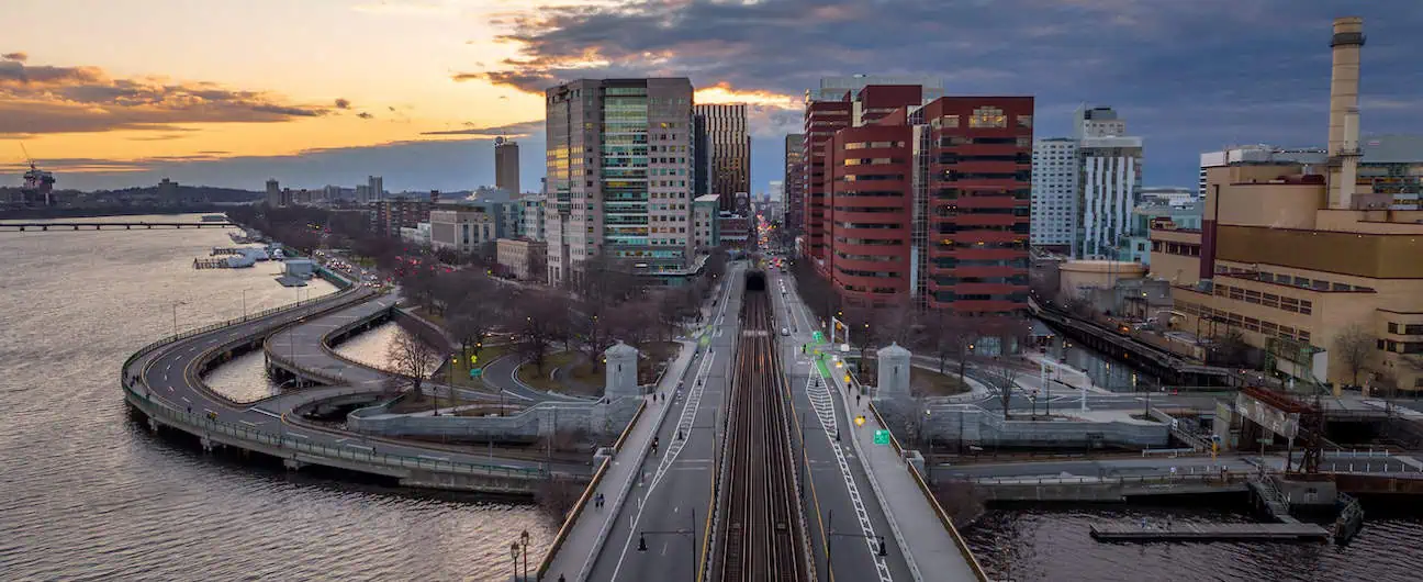 A view of Cambridge, MA's skyline at dusk 