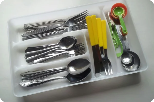 silverware is packed in a plastic tray