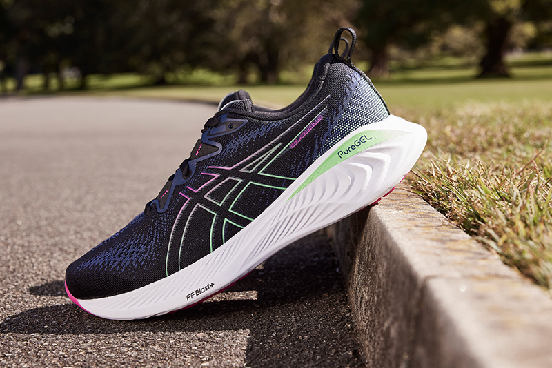 Gel-Cumulus 25 in the color black