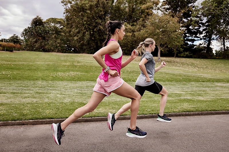 Two runners running in the Cumulus 25