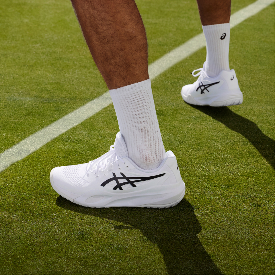 TENNIS SHOES