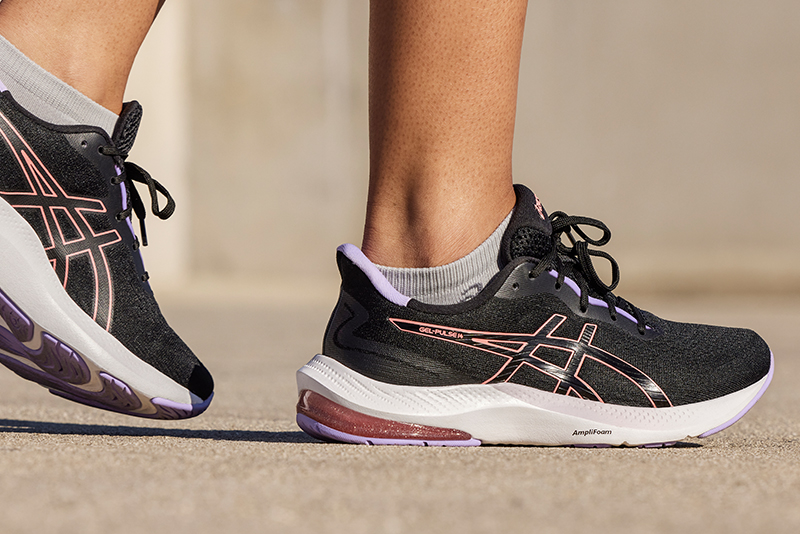 Gel-Pulse shoe in the color black and pink