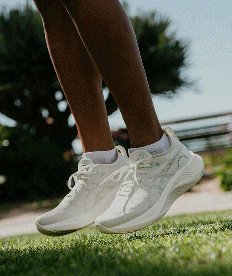 Explore running shoes featuring NIMBUS MIRAI