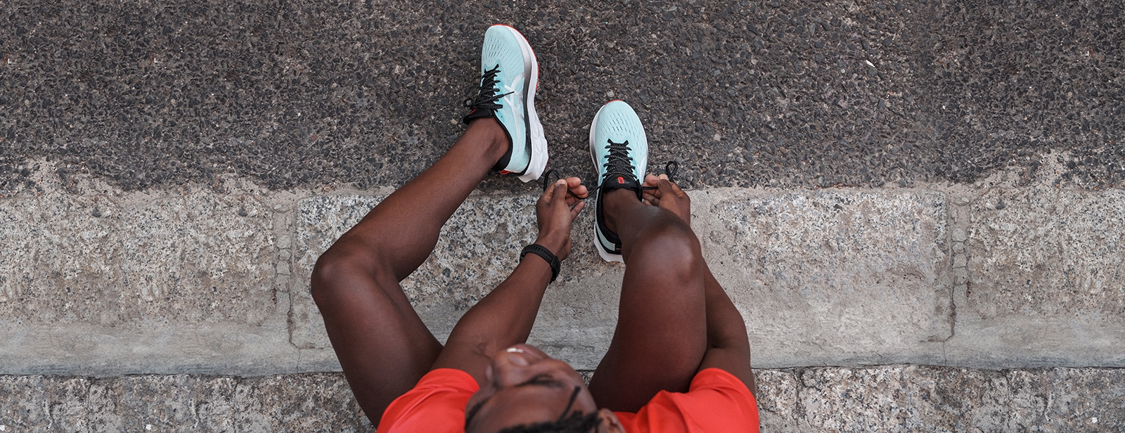 Runner tying there shoes