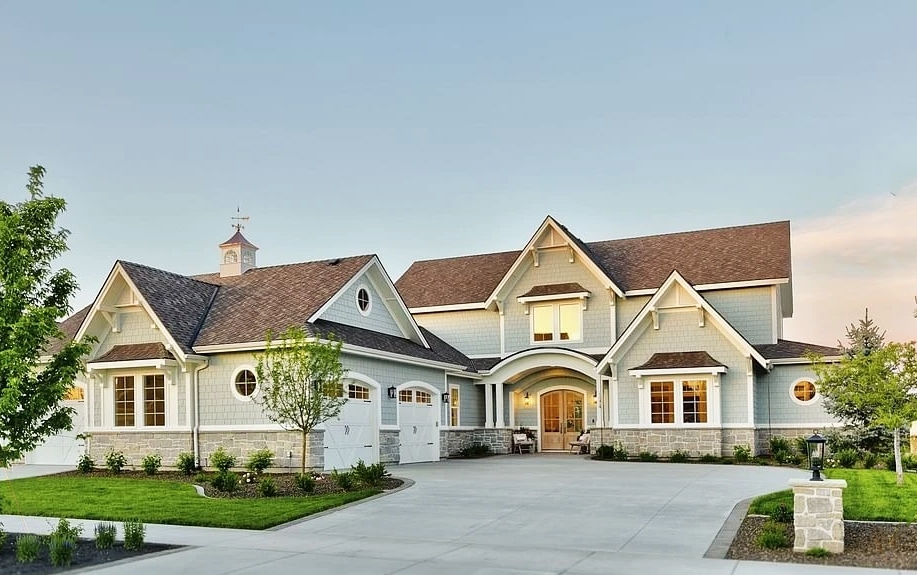 Curbside view of a Boise new home with Pella fiberglass windows.