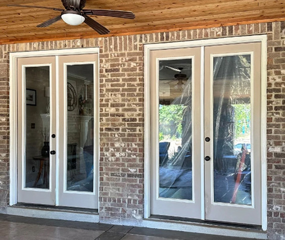 Image of an Arlington covered patio with outdated patio doors.