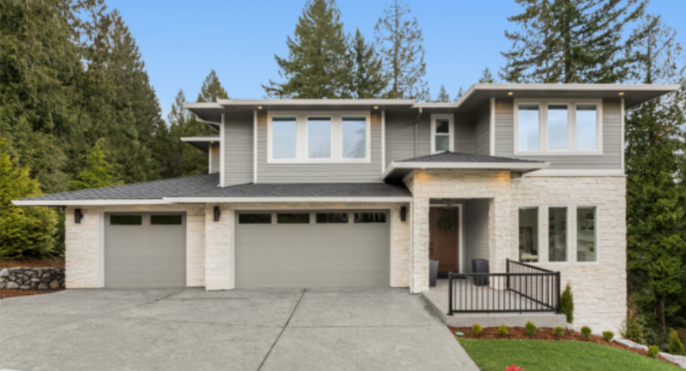 the before picture of a tan home with sliding