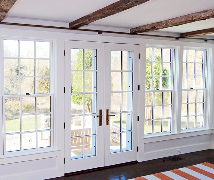 tisbury-traditional-white-sliding-door