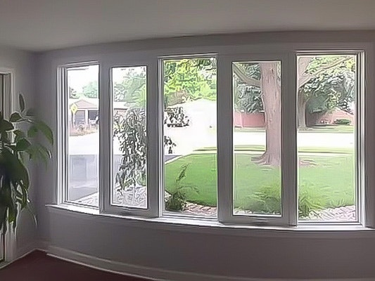 Five windows form a reverse bow configuration, with the second and fourth windows able to vent.