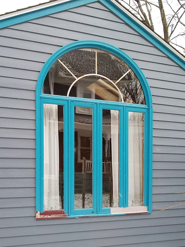 Before image of arch top window in need of replacement on Great Barrington home.