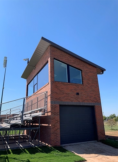 custom windows accentuate roofline and maximize sightlines