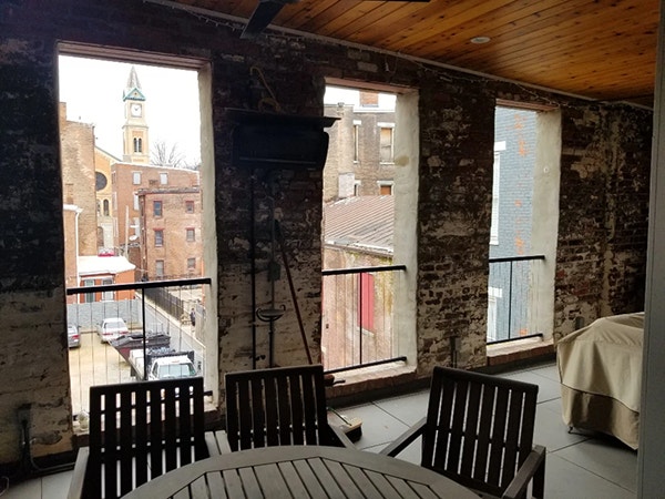 Before image of a Cincinnati Townhome patio with outdated windows.