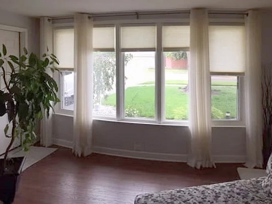 A reverse bow configuration of five windows that are outdated.