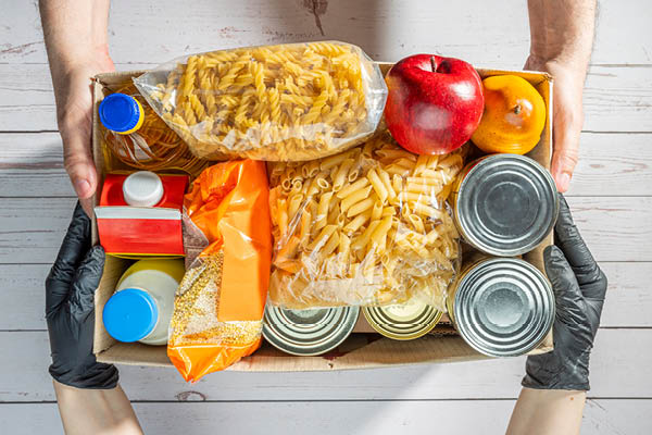 CARD GRID HORIZONTAL - Neighbors Feeding Neighbors..jpg