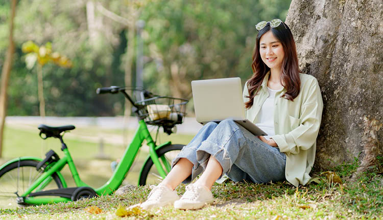 202511 - Go Green Enroll in eStatements - article hero.jpg