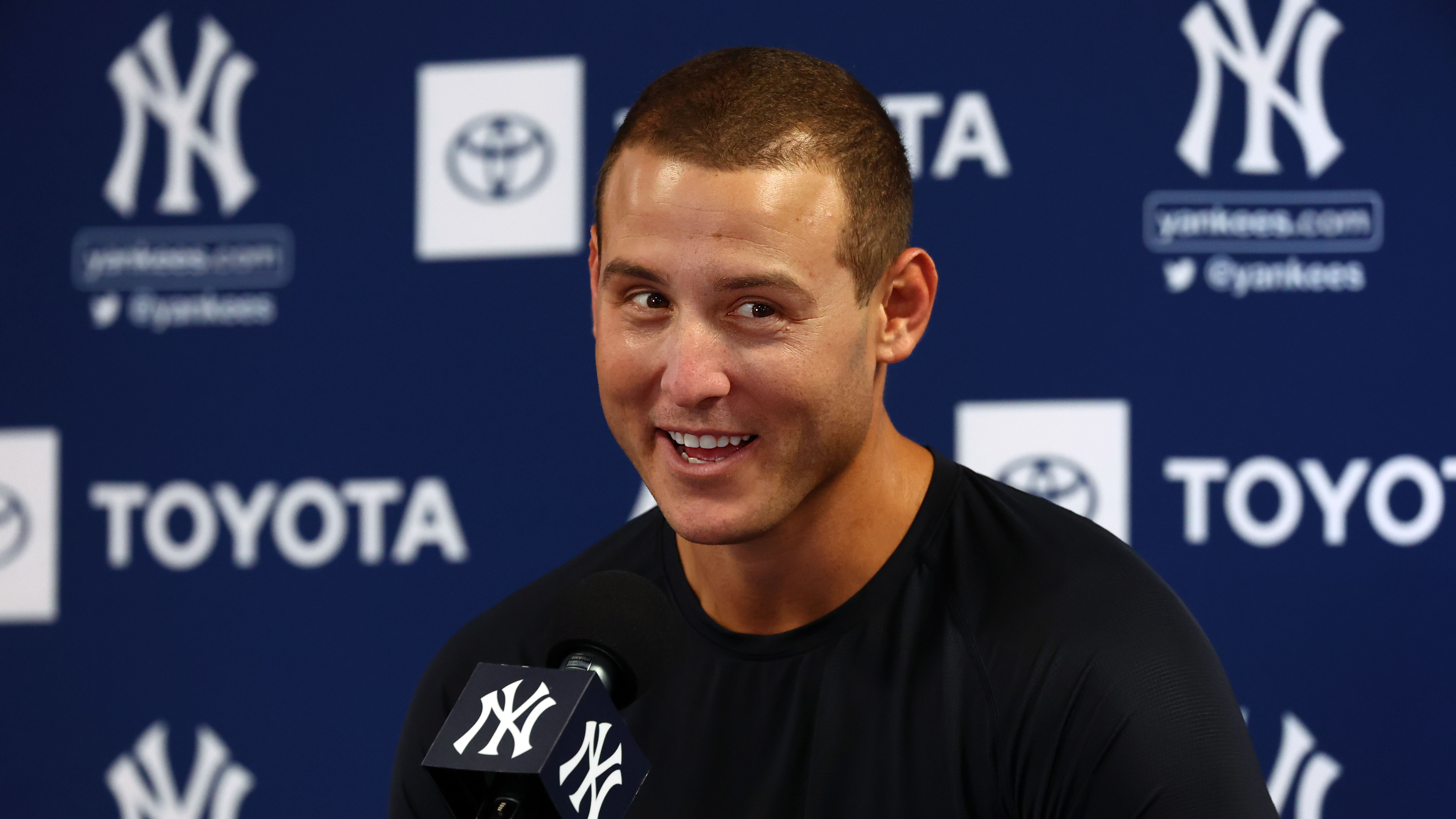 BREAKING: Anthony Rizzo re-signs with Yankees: 2 years, $34 Million 