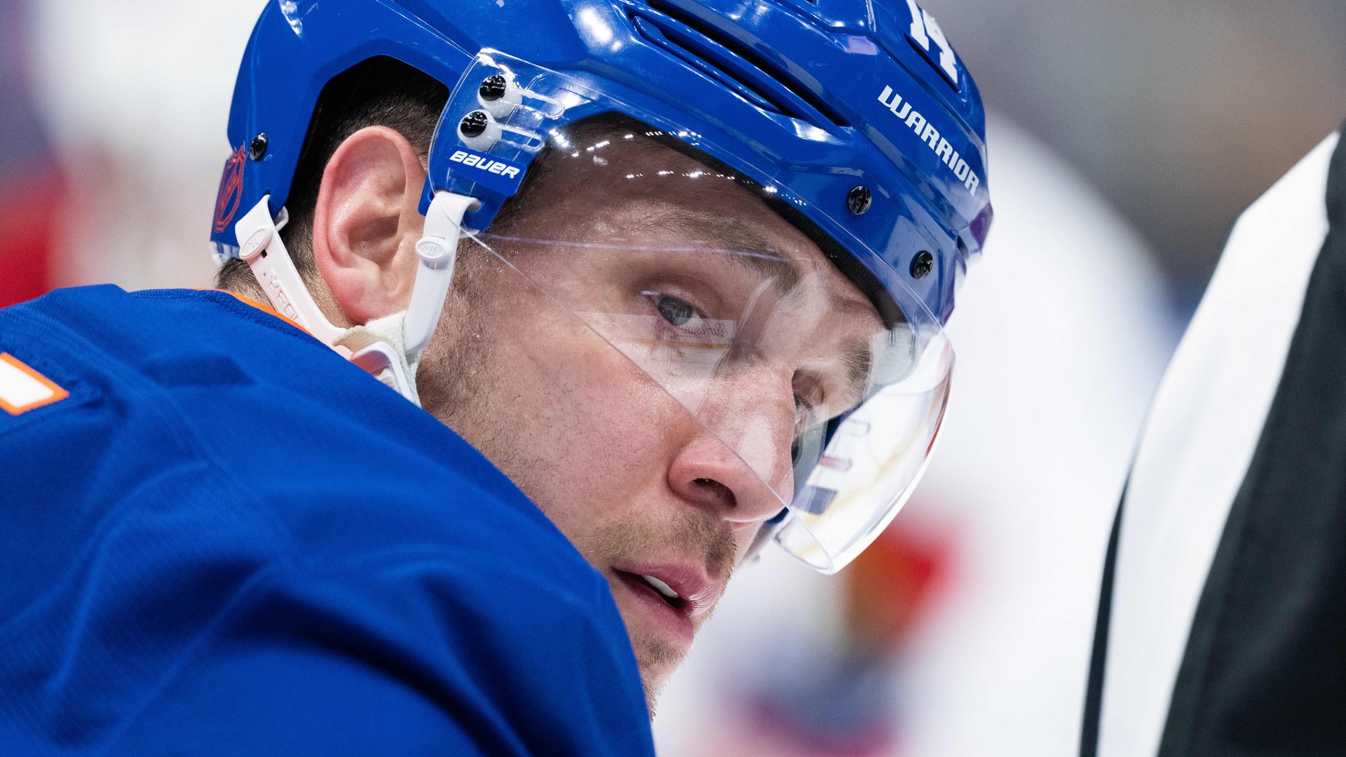 Islanders' Bo Horvat Cleared to Play After Alarming Head Hit from Blackhawks' Frank Nazar