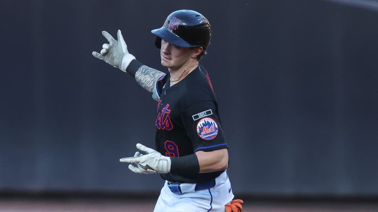 Mets rally with five-run eighth inning to beat Royals, 6-2