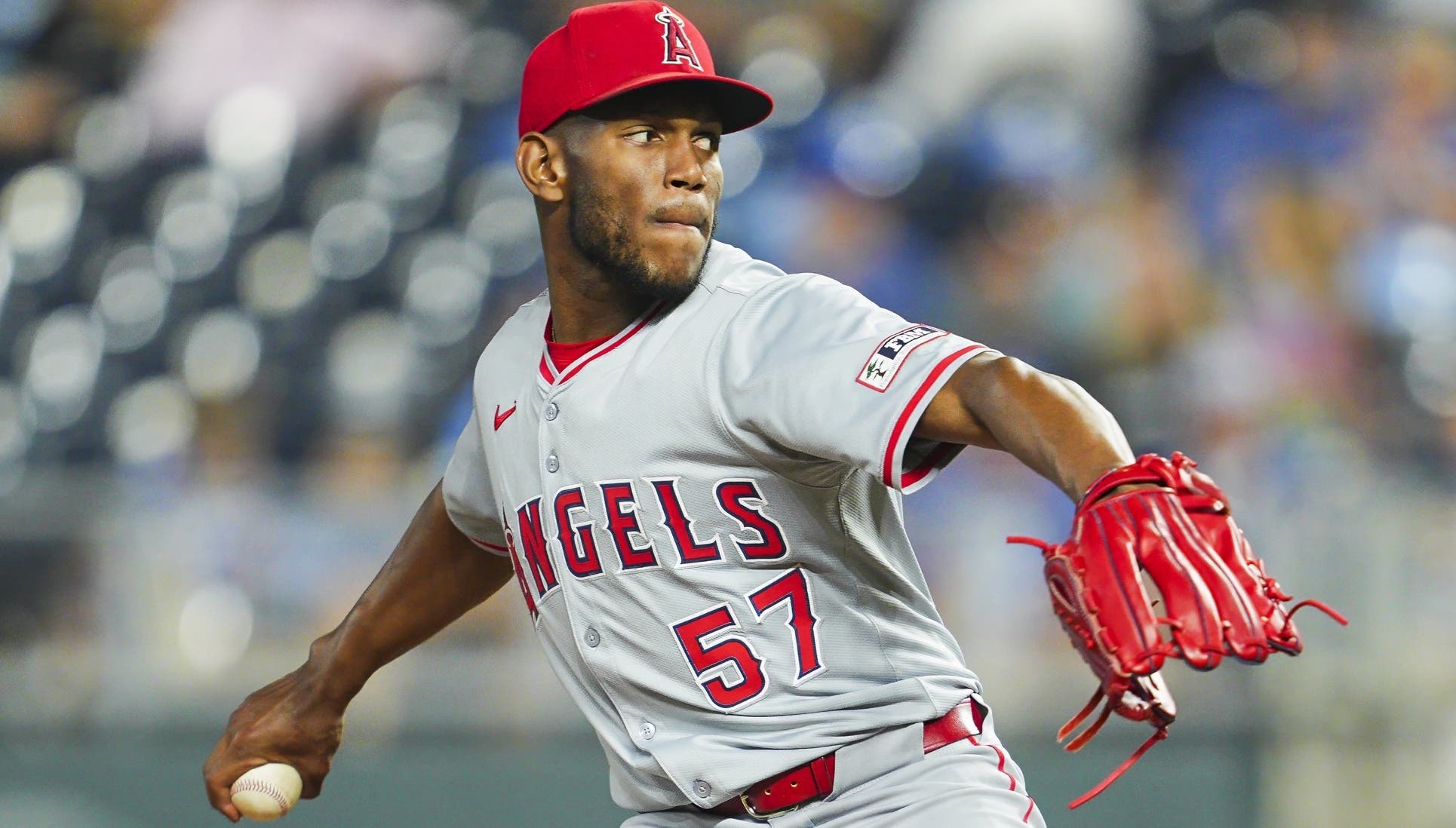 Yankees claim RHPs Roansy Contreras, Allan Winans off waivers