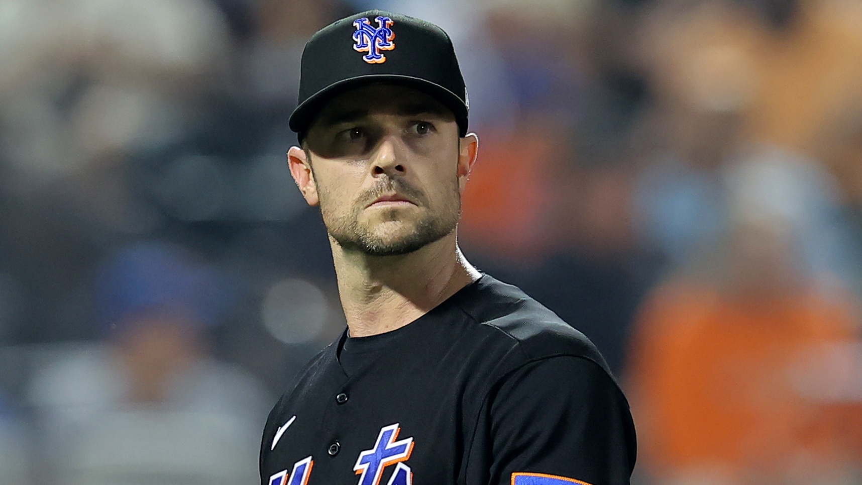 Mets trade reliever David Robertson to Marlins for 2 minor
