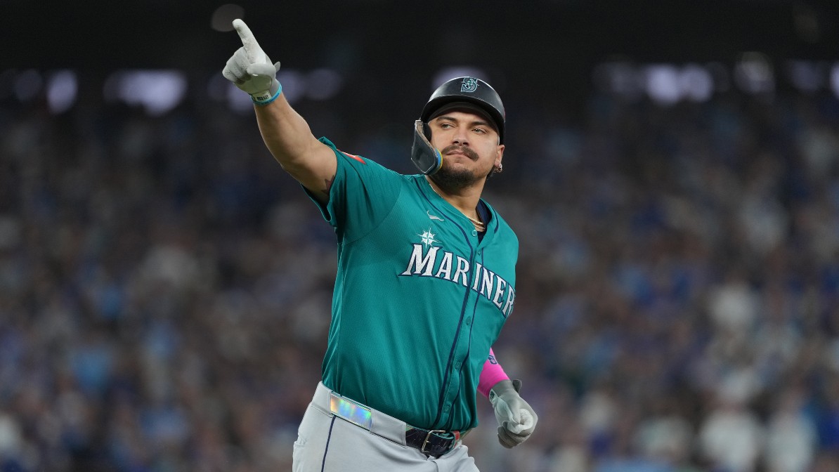 Josh Naylor re-signs with Mariners as first free agent first baseman domino falls: report