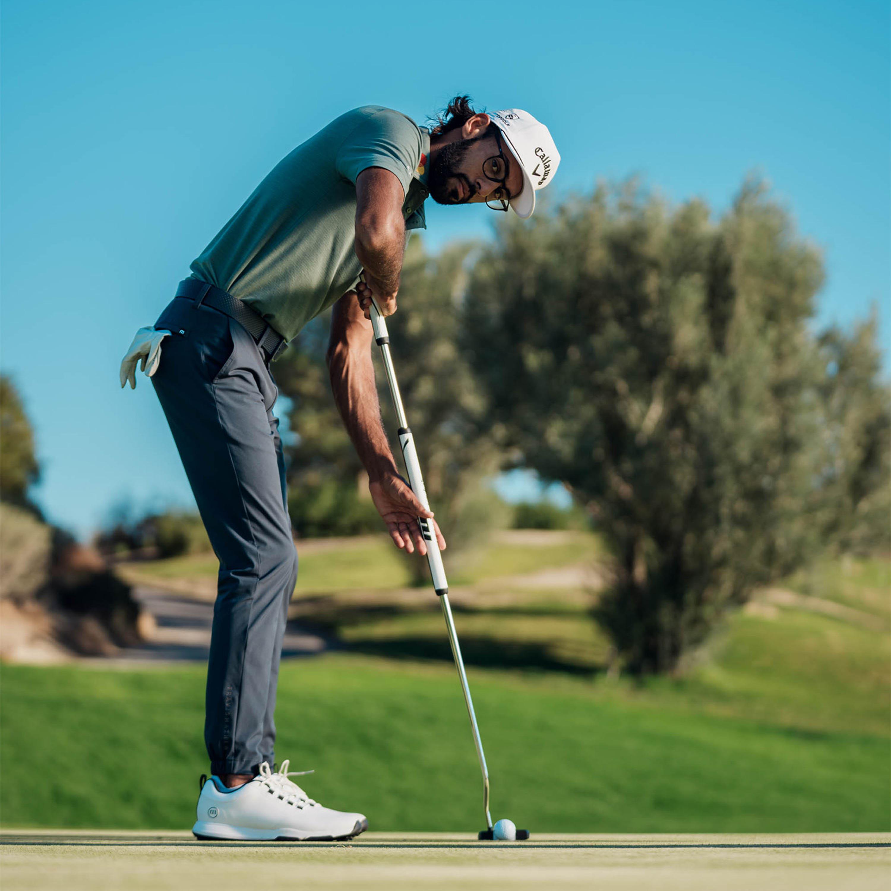 Akshay Bhatia with Putter