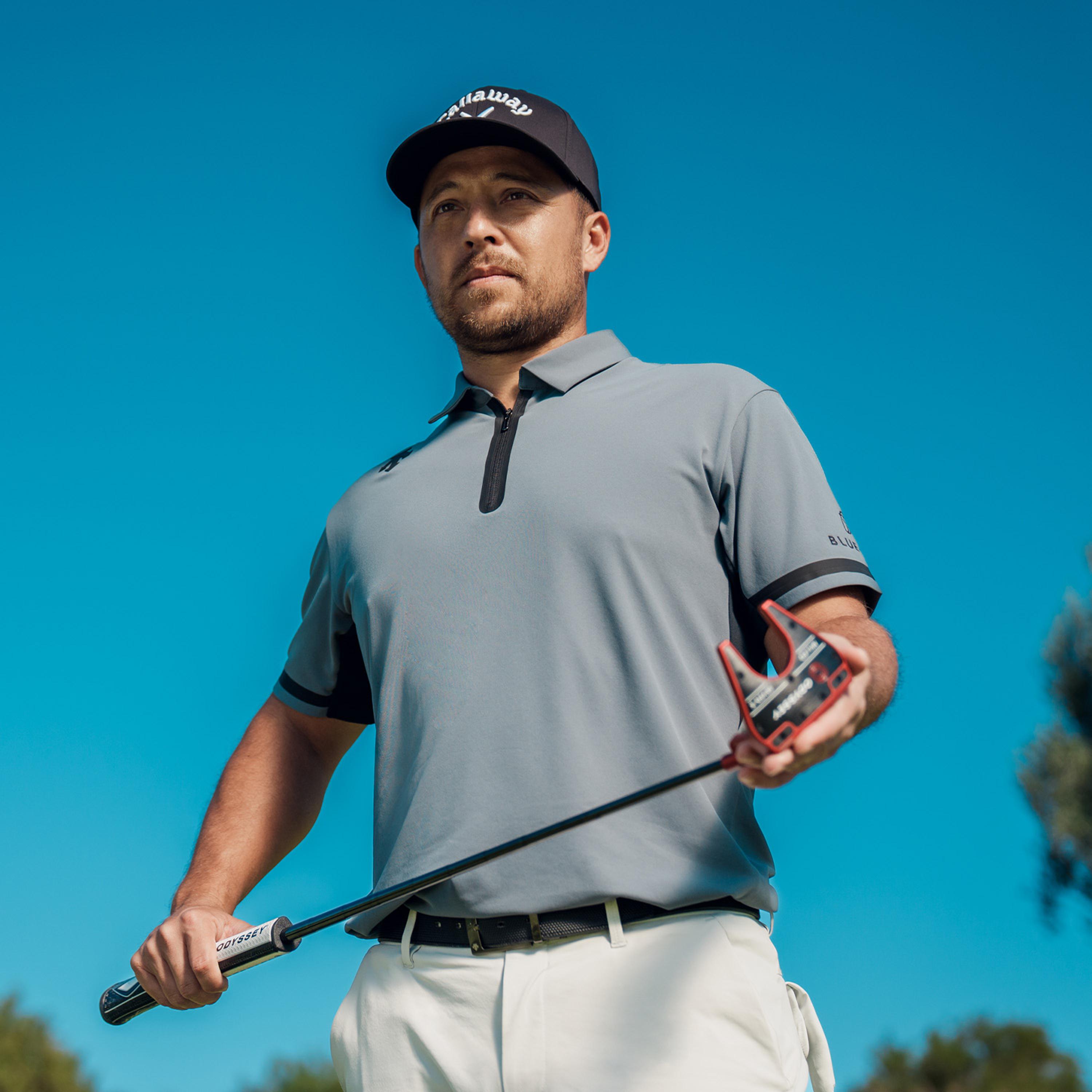Xander Schauffele with Putter